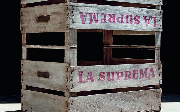 La suprema, 2014, marmo bianco e pigmenti, cm 181x161x116