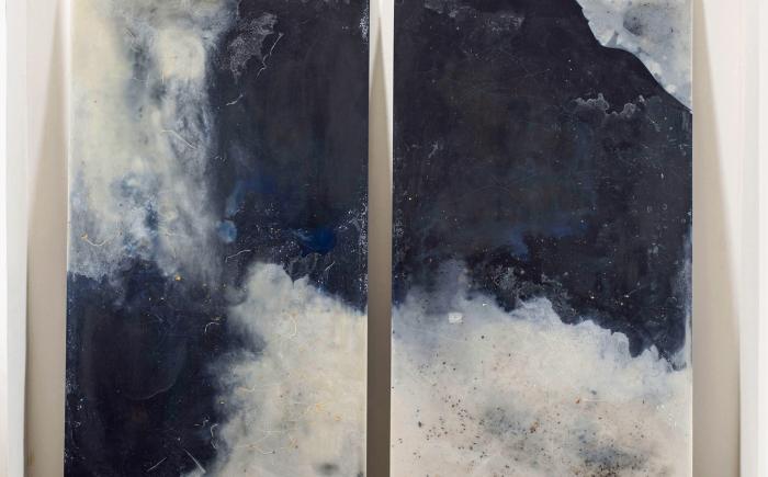 La XXI cera di Roma, 2015, residui di candele in paraffina e cera d'api fuse, ferro, due elementi cm 203x113x3 ciascuno