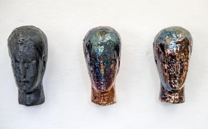 Teste (Trevis Maponos), 2019, tre elementi, rame elettrodepositato, cm 30x12x21 ciascuno.
