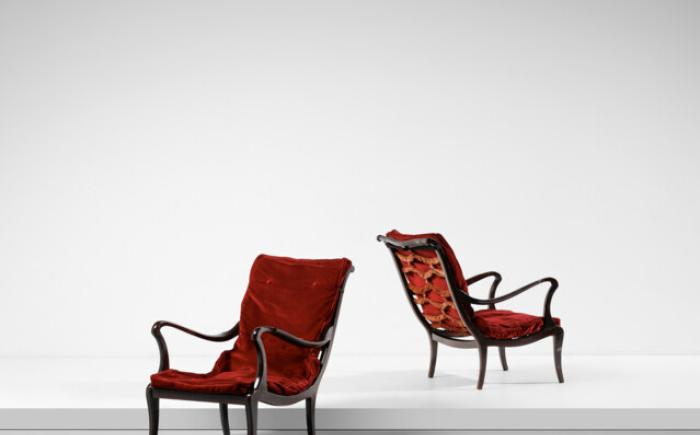Coppia di poltroncine in stile Novecento, legno di mogano e velluto imbottito, 82.0 x 58.0 x 91.0 cm
