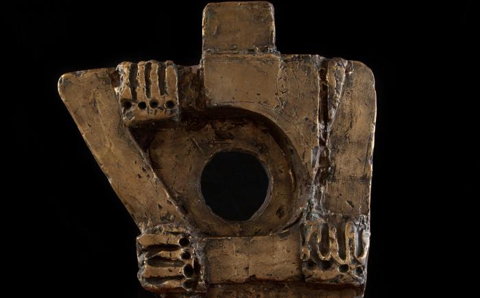 Abbraccio, 1985, bronzo, 64 x 64 x 15 cm