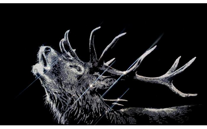 Deer in Love, 2023,  12200 swarovski crystals su plexiglas, 90 x 50 cm