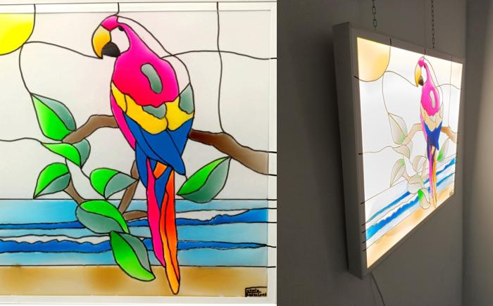Ara sul mare, 2024, quadro luminoso/lampada, tecnica mista 60 x 60 cm