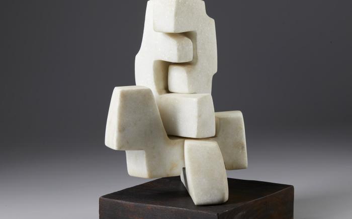 Navigando, 1991, legno di noce e marmo, 37.0 x 30.0 x 22.0 cm