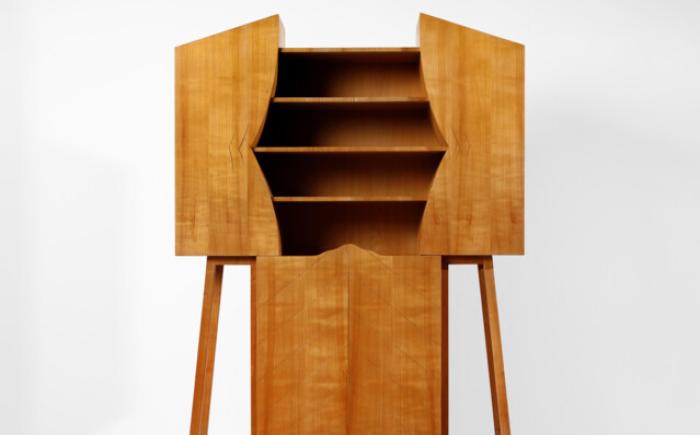 Messinscena Credenza dalle tende semplici e piegate della serie Casa Palcoscenico, esecuzione F.lli Lanza, Cerea, 1989, legno di ciliegio,  225.0 x 150.0 x 50.0 cm