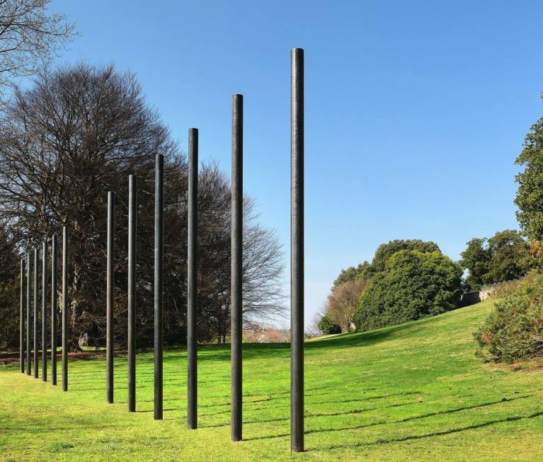 Jene Highstein Twelve Part Vertical Pipe Piece a Villa Panza