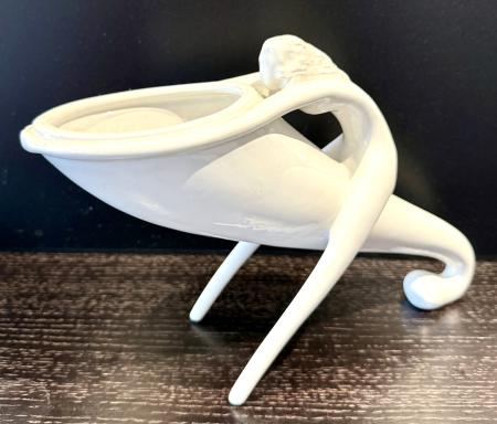 Cornucopia, 1999, ceramica smaltata bianca, serie limitata 27 x 18 x 9 cm