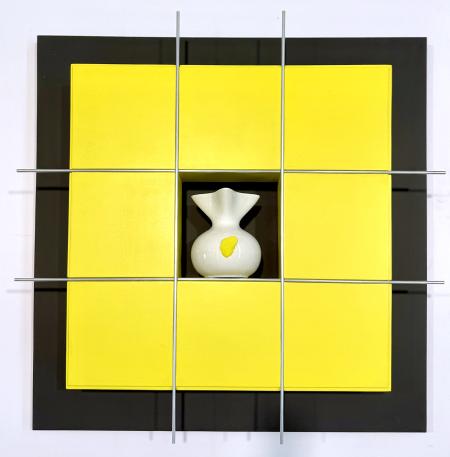 Nuovo Altarino quadrato ng, 2024, struttura in legno verniciato con profili in alluminio, mia ceramica Quadriverso con pastiglia acquarello in tinta 80 x 80 cm