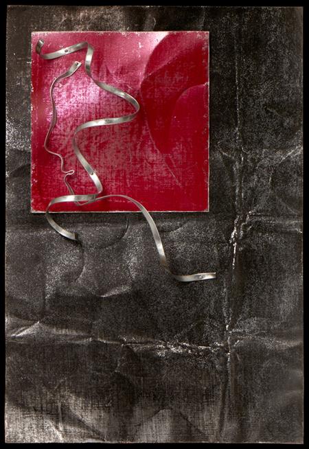 Resistere, 2024, ferro e smalto 40x25 cm